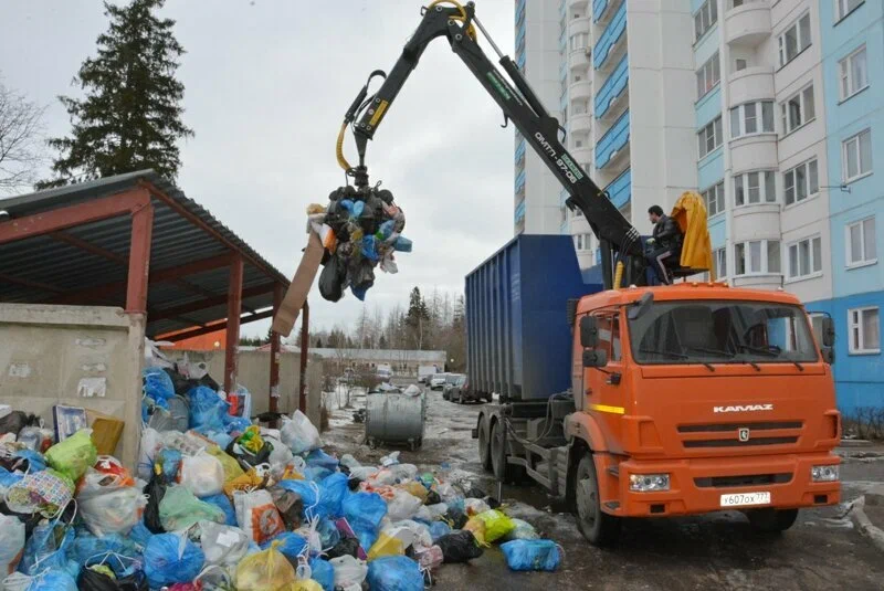Вывоз бытового мусора в Клинцах с погрузкой в октябре