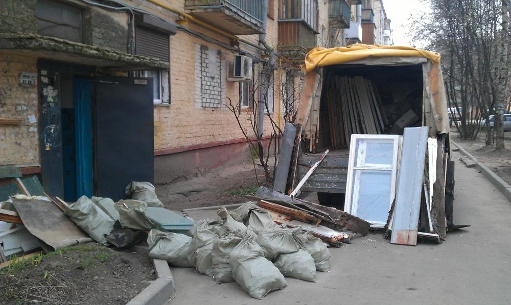 Вывоз мусора после ремонта в Клинцах от ПроМусор — цены от 4678 руб., быстро и недорого