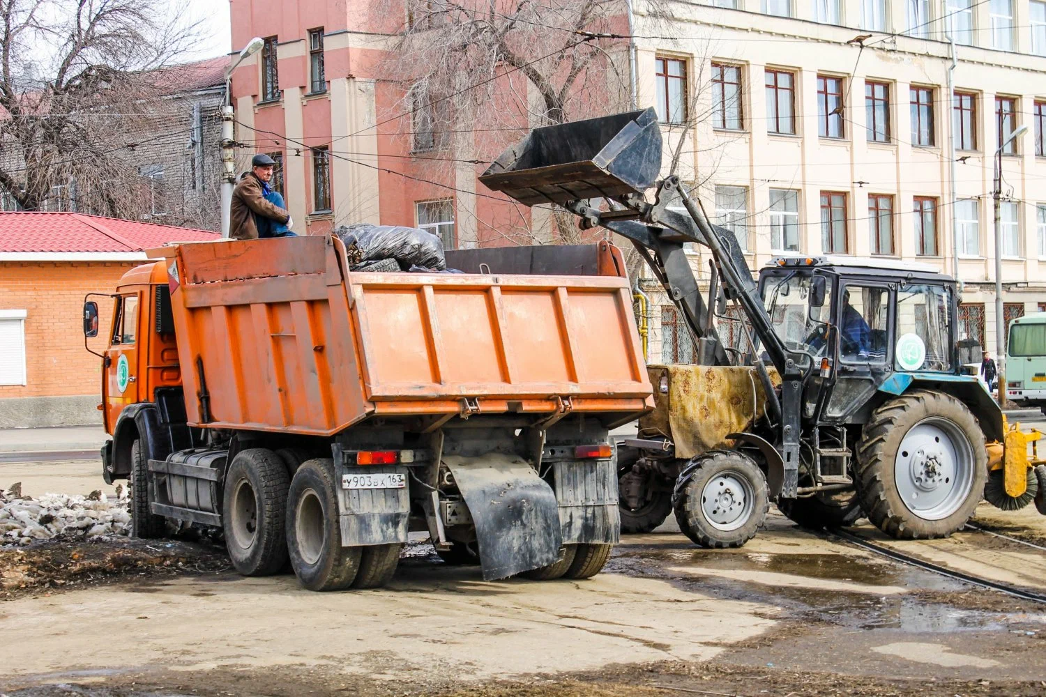 Вывоз мусора Камазом в Клинцах – аренда и заказ Камаза 10 тонн от 2443 руб. в ПроМусор