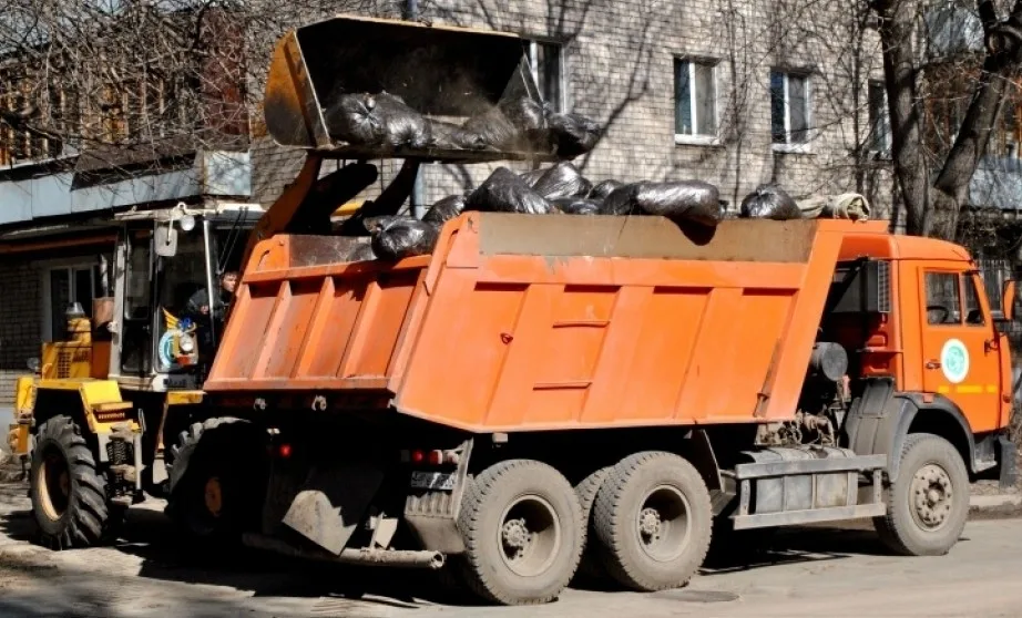 Вывоз мусора грузовым фургоном 5 тонн в Клинцах – ПроМусор, аренда, цена от 1611 руб