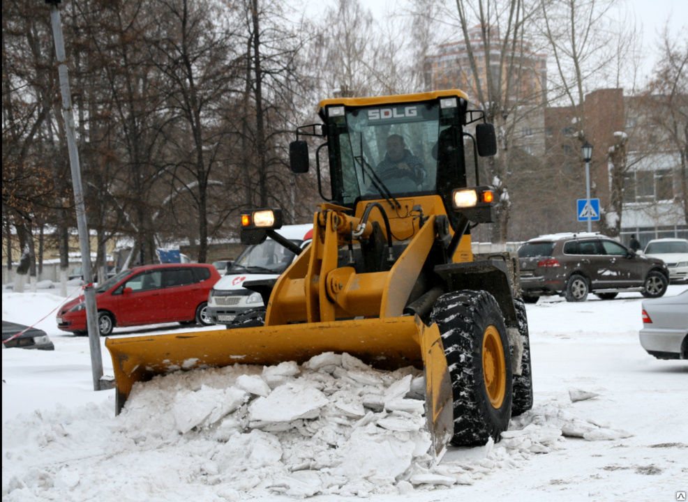 Аренда трактора для уборки снега в Клинцах от ПроМусор – цена от 1040 руб., быстро и недорого