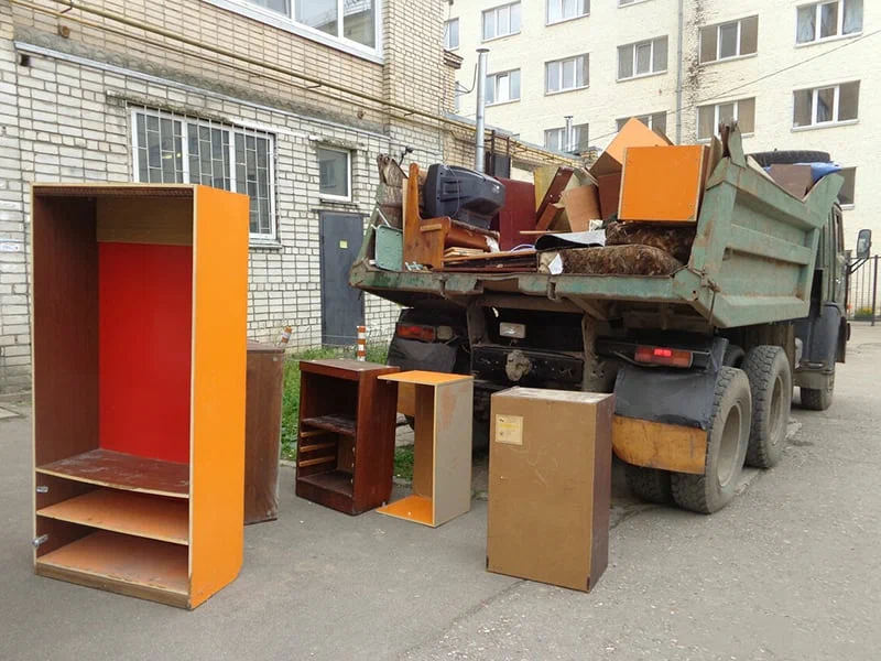 Вывоз шкафа в Клинцах от ПроМусор — недорого, демонтаж, утилизация, вывоз из квартиры от 884 руб