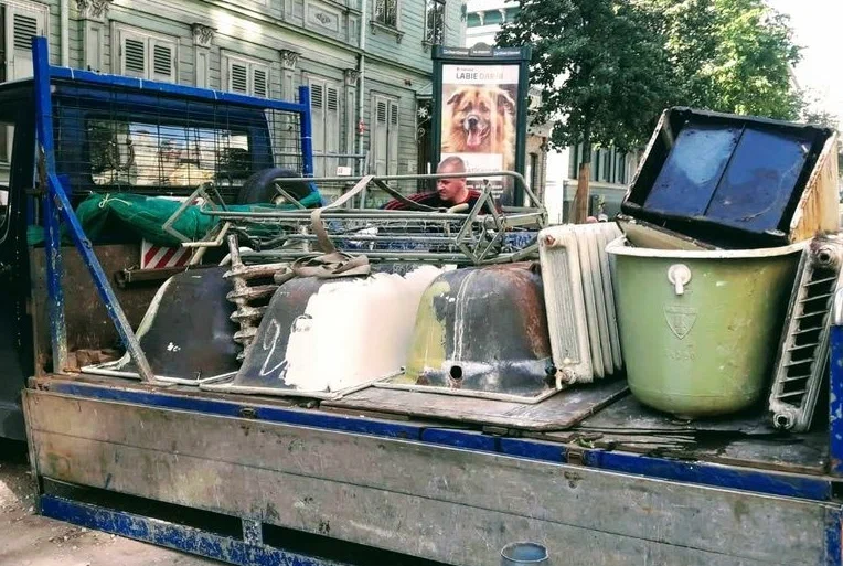 Вывоз старой сантехники в Клинцах от ПроМусор: быстро, недорого от 572 руб., утилизация и грузчики