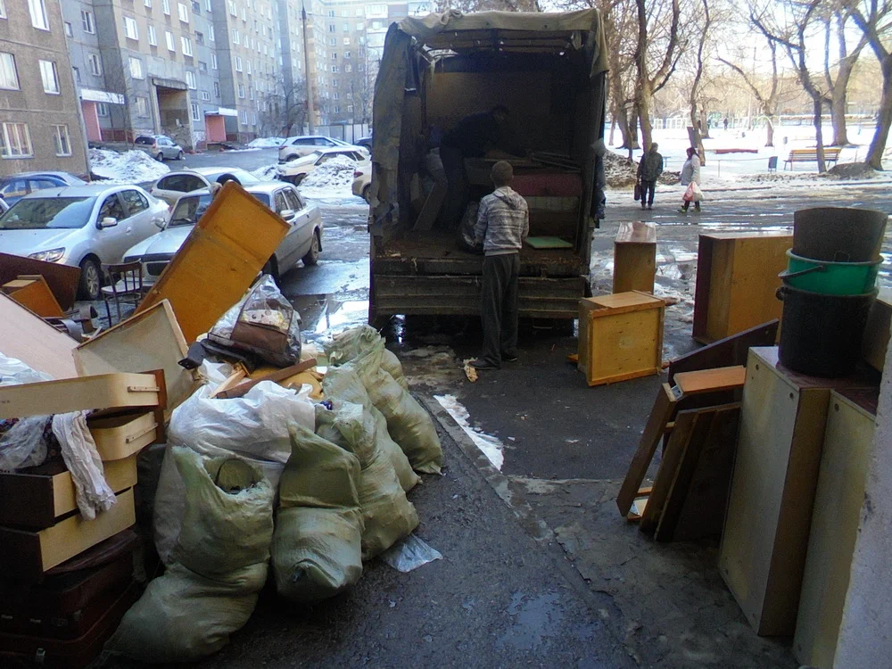 Вывоз мусора из подвала с утилизацией в Клинцах в октябре