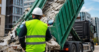 Вывоз строительного мусора в Клинцах: услуги лицензированной компании — ПроМусор